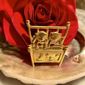 Vintage 2 Cats in Bed Pin Brooch